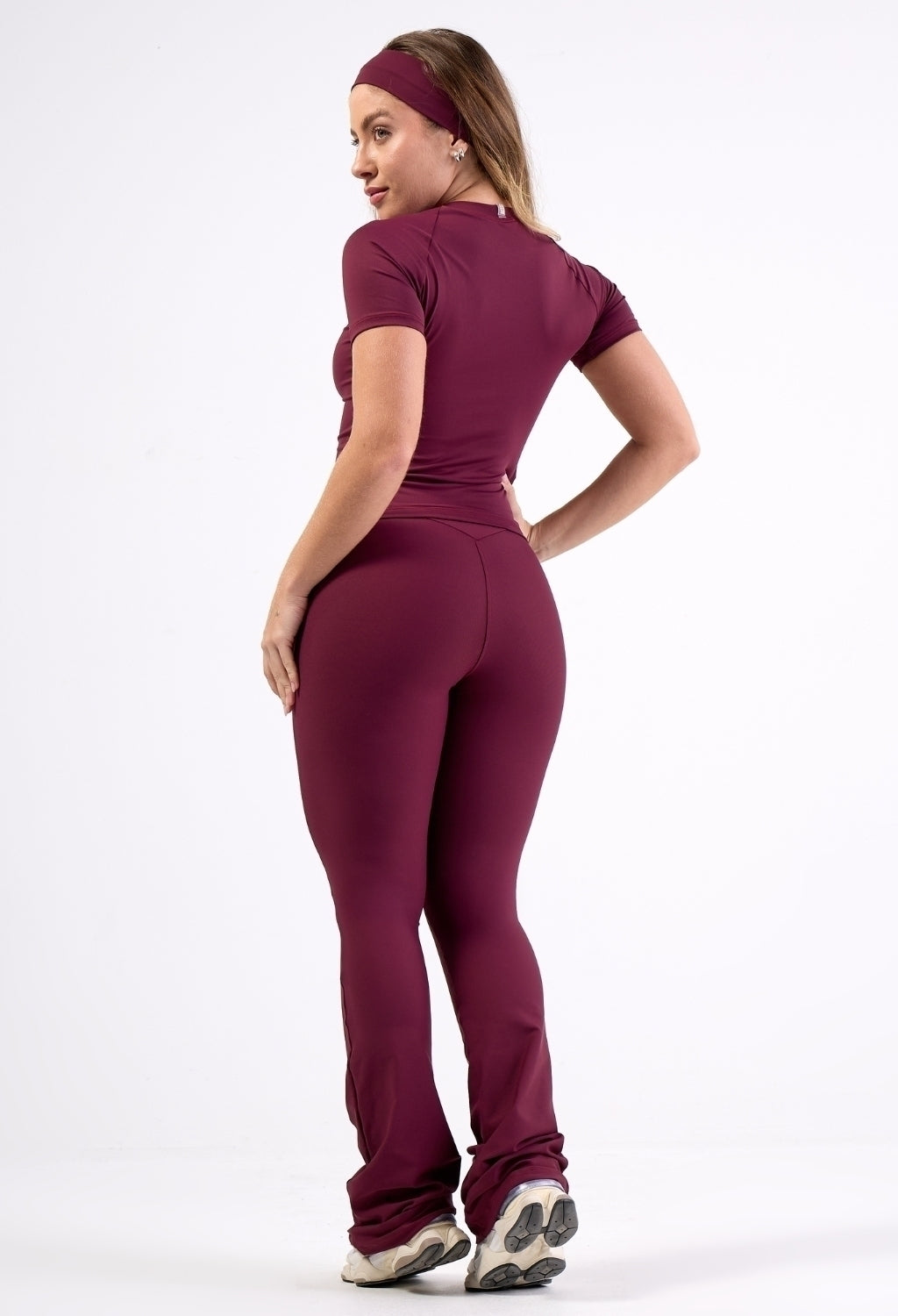CONJ. LEG FLARE + BLUSA SKINFIT BURGUNDY