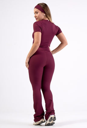 CONJ. LEG FLARE + BLUSA SKINFIT BURGUNDY