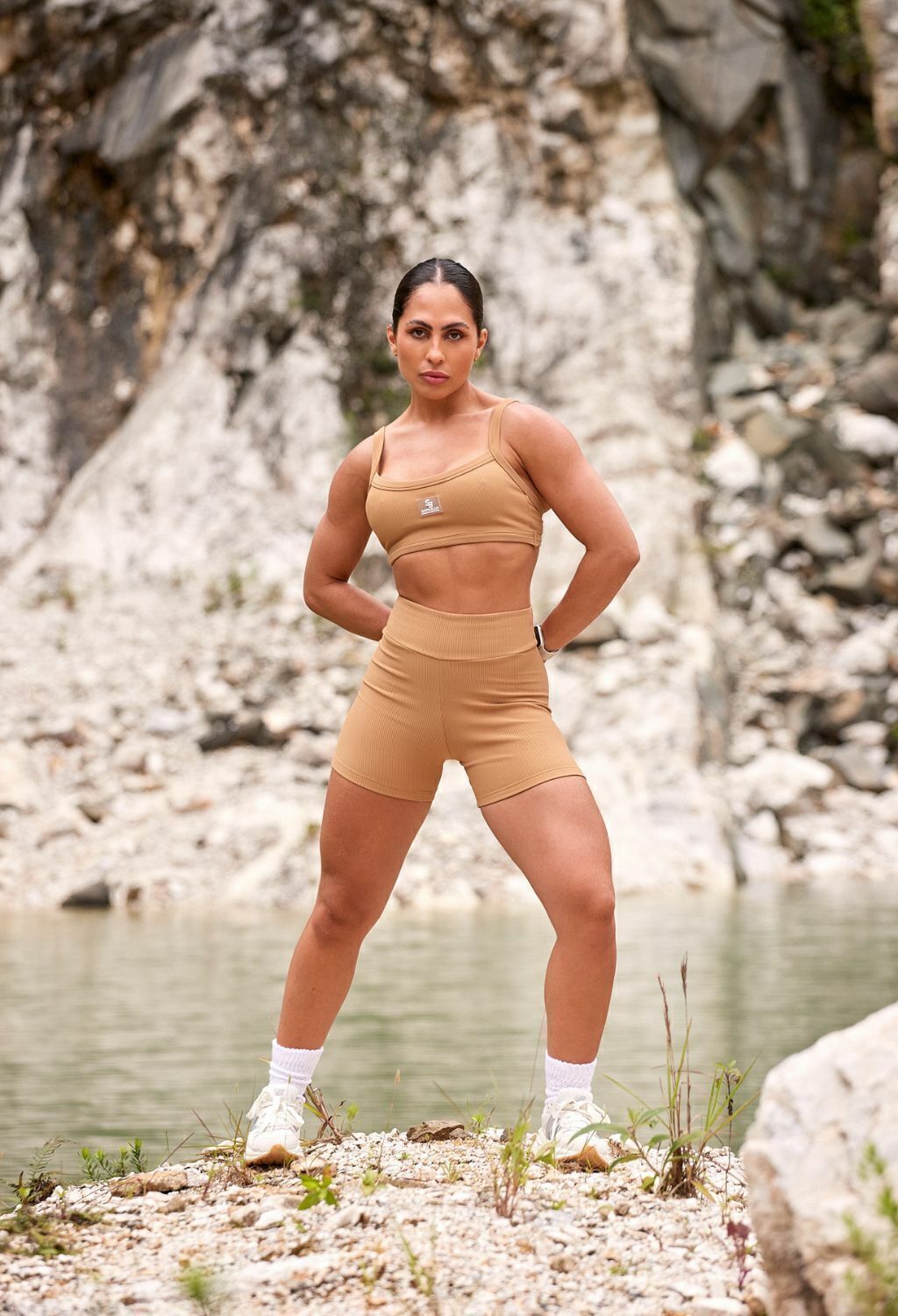CONJUNTO SHORTS TIMELESS + TOP SERENITY CANELADO CARAMELO