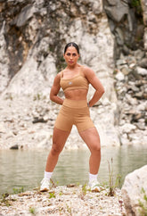 CONJUNTO SHORTS TIMELESS + TOP SERENITY CANELADO CARAMELO